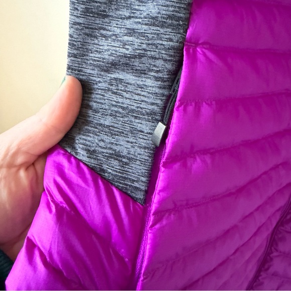 Nike AeroLoft Fushia Golf Vest Women’s Size L - Picture 8 of 10